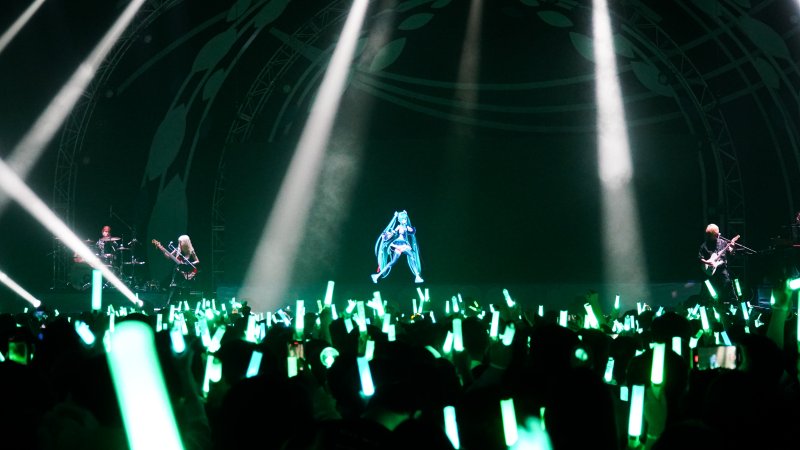 하츠네 미쿠, 진짜가 현현했네…론칭 18년 만에 첫 내한공연