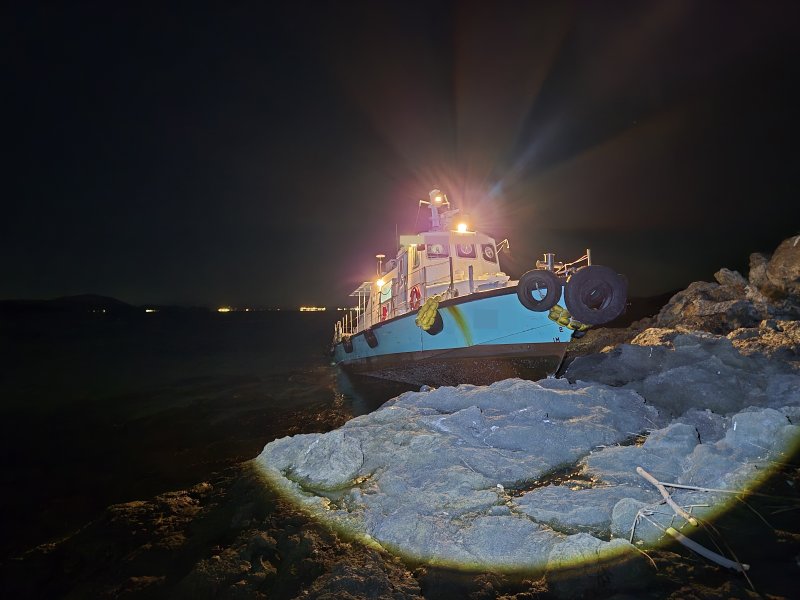 5일 오후 경남 진해 도투마리암 선박 좌초 사고 현장.(창원해경 제공. 재판매 및 DB 금지)