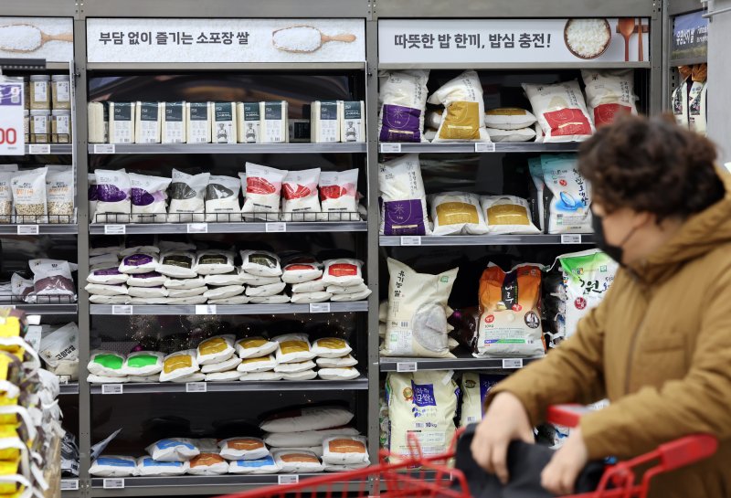 서울의 한 마트에 쌀이 진열돼 있다. 2025.12.2/뉴스1 ⓒ News1 이호윤 기자