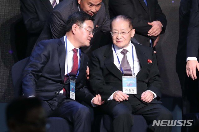 [서울=뉴시스]안부수 전 아태평화교류협회장(왼쪽) 모습 (사진 = 뉴시스 DB) 2023.01.26. photo@newsis.com *재판매 및 DB 금지