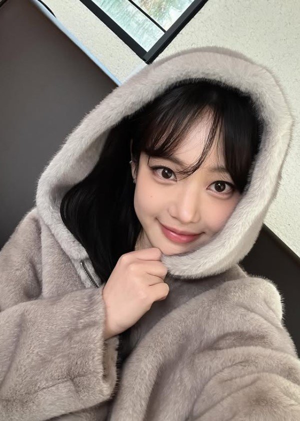 [서울=뉴시스] 이유비. (사진=이유비 인스타그램 캡처) 2025.12.06. photo@newsis.com *재판매 및 DB 금지