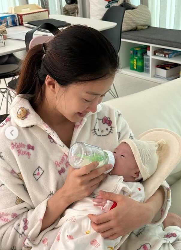 [서울=뉴시스] 이시영과 딸. (사진=이시영 인스타그램 캡처) 2025.12.06. photo@newsis.com *재판매 및 DB 금지