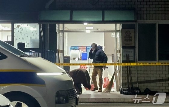 지난 4일 천안의 한 아파트에서 층간소음으로 다투다 이웃 주민을 살해한 남성이 현행범으로 체포됐다. (독자 제공. 재판매 및 DB금지)/뉴스1