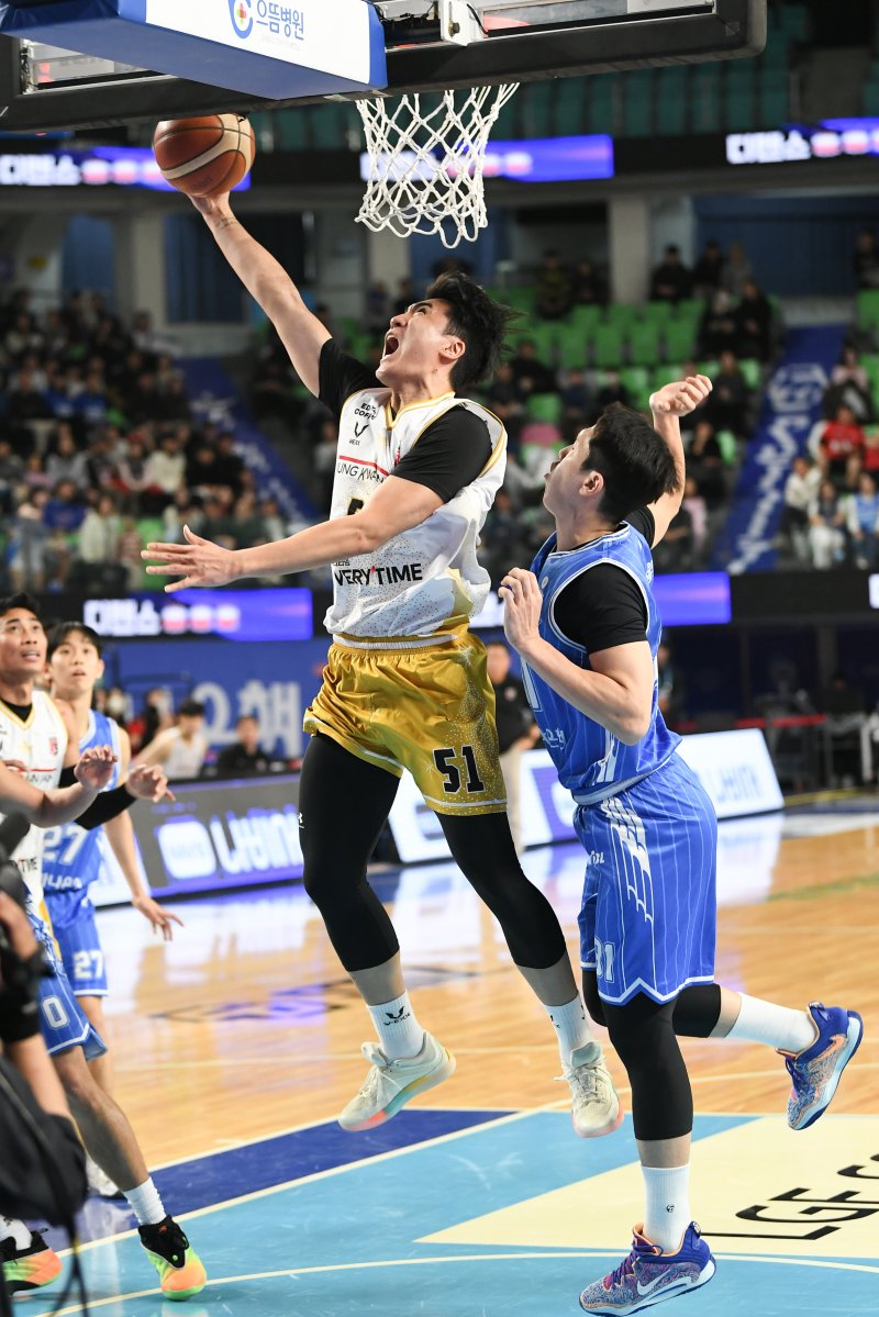 프로농구 정관장 한승희가 6일 한국가스공사와 경기에서 슛을 쏘고 있다.(KBL 제공)