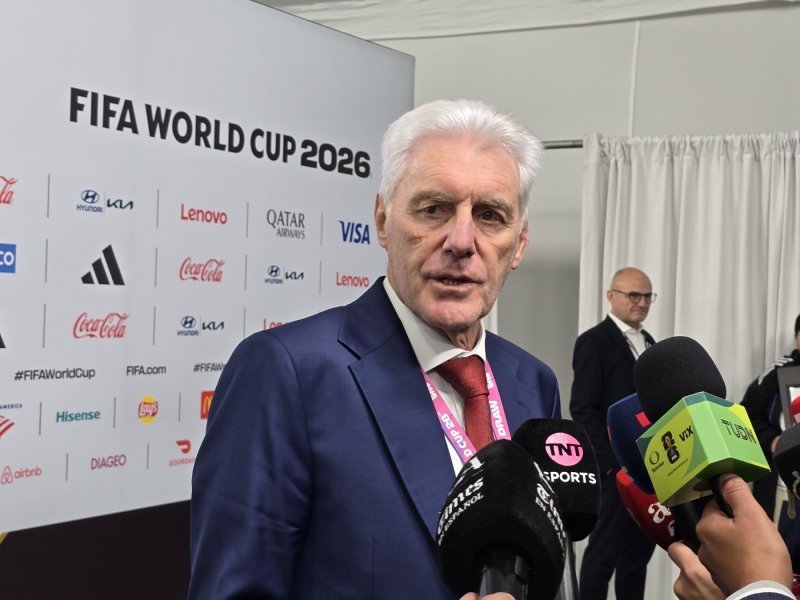 위고 브로스 남아프리카공화국 축구대표팀 감독이 5일(현지시간) 워싱턴DC 케네디센터에서 열린 월드컵 본선 조추첨 뒤 공동취재구역(믹스트존)에서 기자들의 질문에 답하고 있다. 2025.12.06. ⓒ News1 류정민 특파원