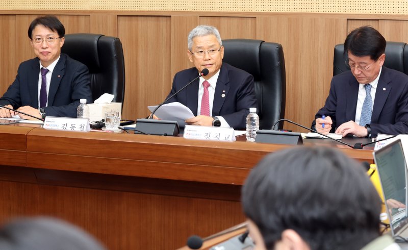 [광주=뉴시스]김동철 한전 사장이 5일 광주 김대중컨벤션센터에서 기자간담회를 열었다.(사진=한전 제공) *재판매 및 DB 금지