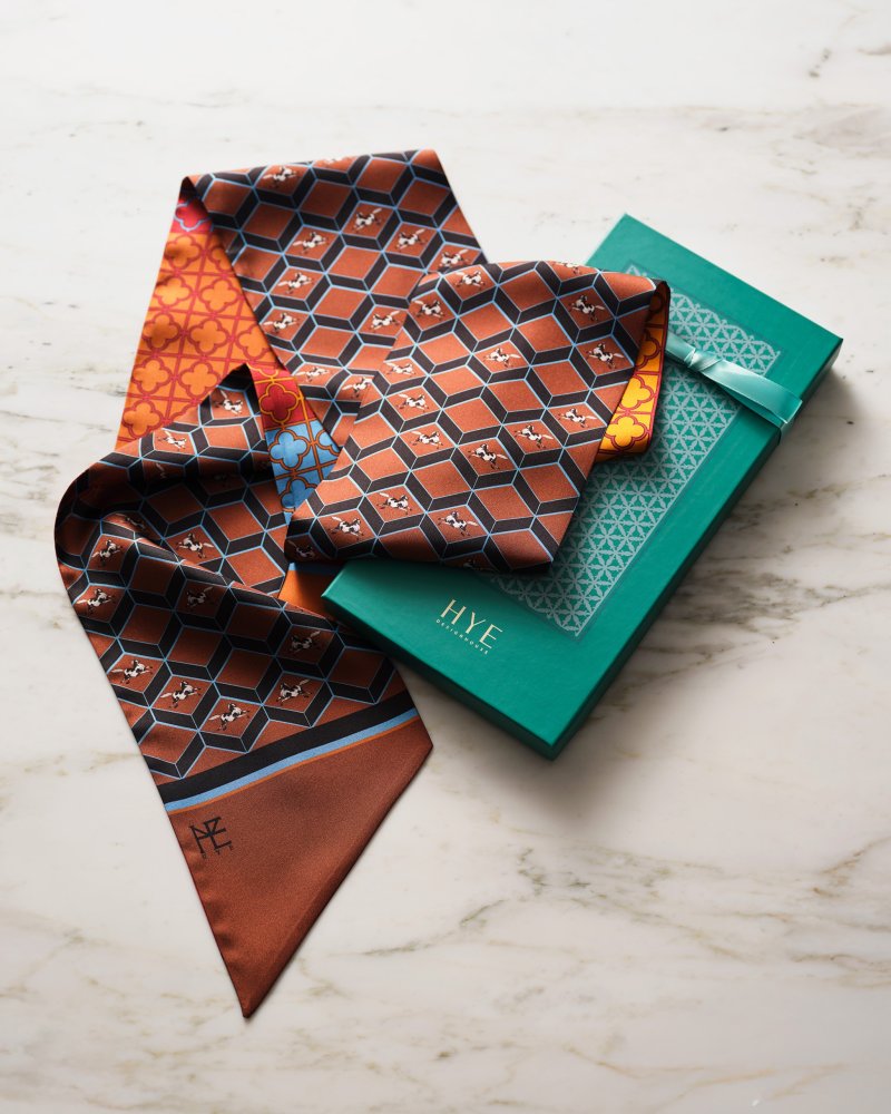 조선 팰리스x디자인하우스 혜(HYE) ‘말과 창살문 브라운’ *재판매 및 DB 금지