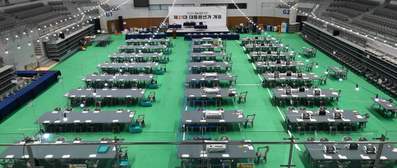 21대 대통령선거를 하루 앞둔 지난 6월2일 경북 포항체육관에서 개표에 필요한 각종 장비들이 설치되고 있다. 2025.6.2/뉴스1 ⓒ News1 최창호 기자