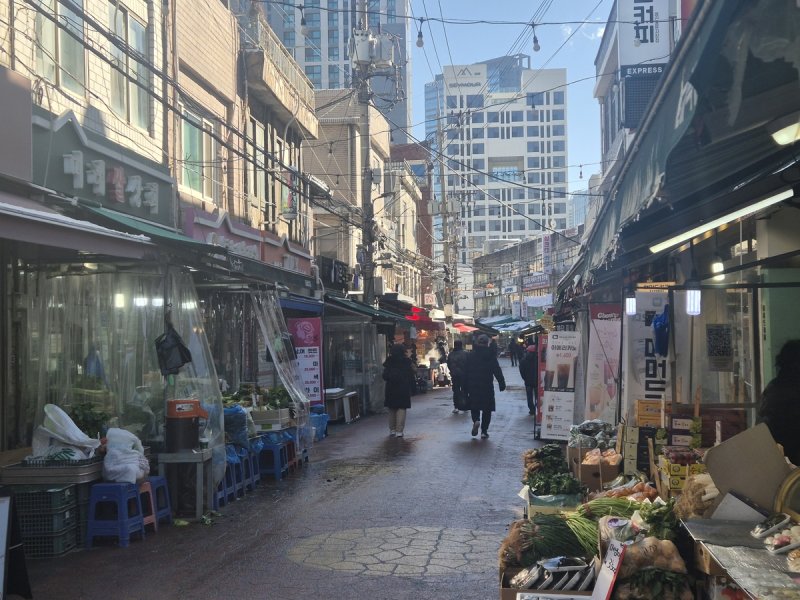 "장보기가 무서워요"…체감물가 급등에 소비자·소상공인 '한숨'