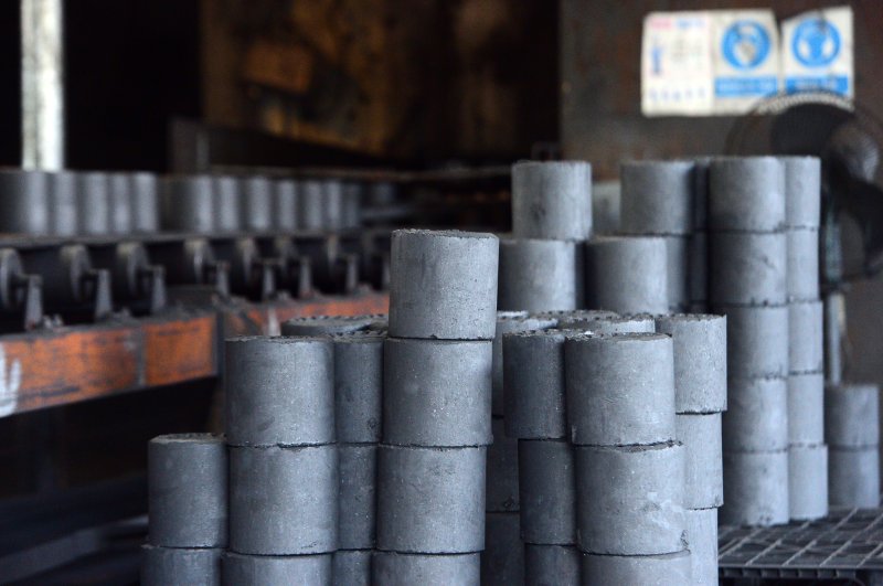 광주 남구 송하동 남선연탄 공장에 서 생산된 연탄. /뉴스1 ⓒ News1 이승현 기자