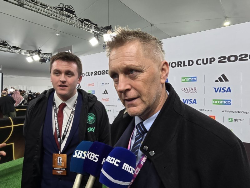 한국과 내년 북중미 월드컵 A조 조별리그 첫 상대로 맞붙을 수도 있는 아일랜드의 헤이미리 할그림손 축구대표팀 감독이 5일(현지시간) 미국 워싱턴DC 케네디센터에서 열린 조추첨 행사 뒤 공동취재구역(믹스트존)에서 기자들의 질문에 답하고 있다. 2025.12.06. ⓒ News1 류정민 특파원