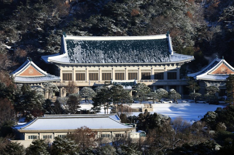 5일 서울 종로구 청와대가 밤새 내린 눈으로 하얗게 뒤덮여 있다. 2025.12.5/뉴스1 ⓒ News1 임세영 기자