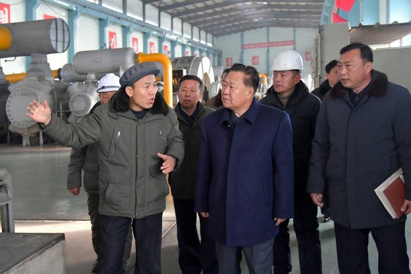 (평양 노동신문=뉴스1) = 북한 노동당 기관지 노동신문은 7일 "조선노동당 중앙위원회 정치국 상무위원회 위원이며 조선민주주의인민공화국 최고인민회의 상임위원회 위원장인 최룡해동지가 여러 부문 사업을 현지에서 지도하였다＂고 보도했다. [국내에서만 사용가능. 재배포 금지. DB 금지. For Use Only in the Republic of Korea. Redistribution Prohibited] rodongphoto@news1.kr