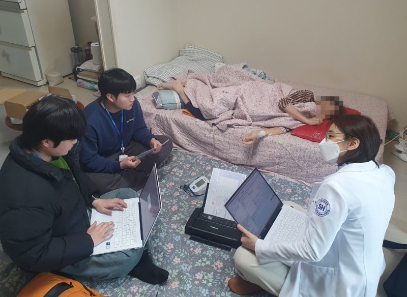 [시흥=뉴시스] 시흥시가 운영하는 ‘찾아가는 돌봄의료센터’가 주민 의료 서비스로 안착하고 있다. (사진=시흥시 제공). 2025.12.07. photo@newsis.com *재판매 및 DB 금지