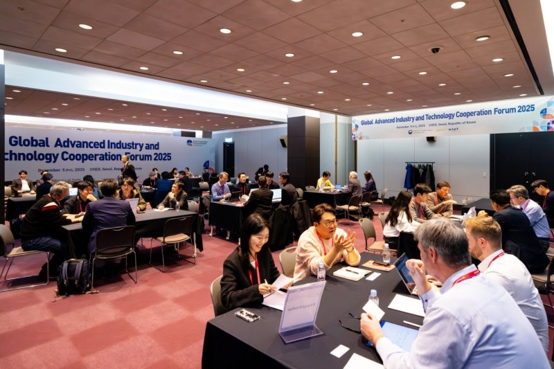 [세종=뉴시스] 한국산업기술진흥원(KIAT)은 지난 4일과 5일 이틀간 서울 삼성동 코엑스에서 '2025 글로벌 첨단산업 기술협력 포럼'을 개최했다고 7일 밝혔다. (사진=KIAT 제공) 2025.12.07. photo@newsis.com *재판매 및 DB 금지