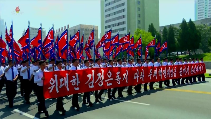 [서울=뉴시스] 북한은 지난 27일 평양에서 전승세대의 넋을 이어나가기 위한 새세대들의 결의모임과 계승의 행진을 진행 했다고 조선중앙TV가 28일 보도했다. (사진= 조선중앙TV 캡쳐) 2025.07.28. photo@newsis.com *재판매 및 DB 금지