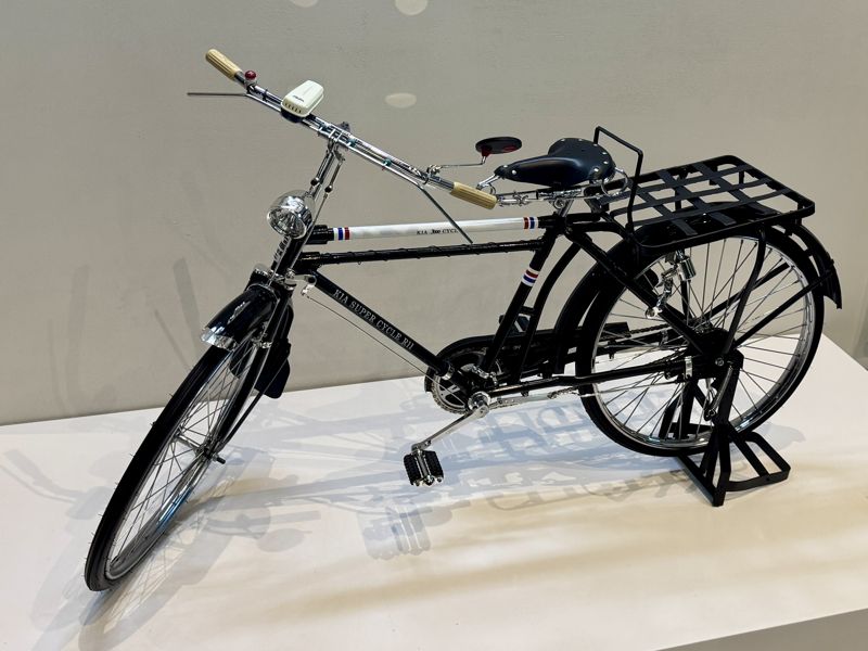 지난 5일 경기도 용인에서 열린 '기아 80주년 기념 행사'에 한국 최초의 국산 자전거 ‘3000(삼천)리호’가 전시돼있다. /사진=김동찬 기자.
