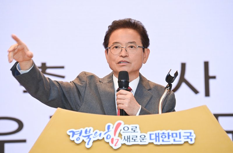 박정희대통령동상건립추진위원회는 7일 경북도청 안민관에서 박정희 전 대통령 동상 건립 1주년을 맞아 백서 ‘박정희 정신으로 다시 뛰는 대한민국’ 출판회와 사업 보고대회를 열었다. ⓒ News1 김대벽기자