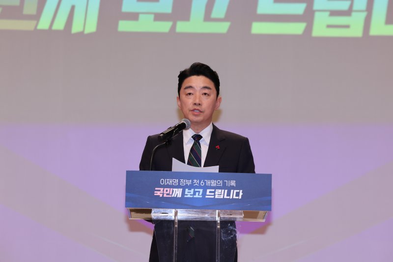 강훈식 대통령 비서실장이 7일 서울 용산 대통령실 청사에서 열린 '이재명 정부 출범 6개월 성과 간담회'에서 발언하고 있다. 2025.12.7/뉴스1 ⓒ News1 허경 기자