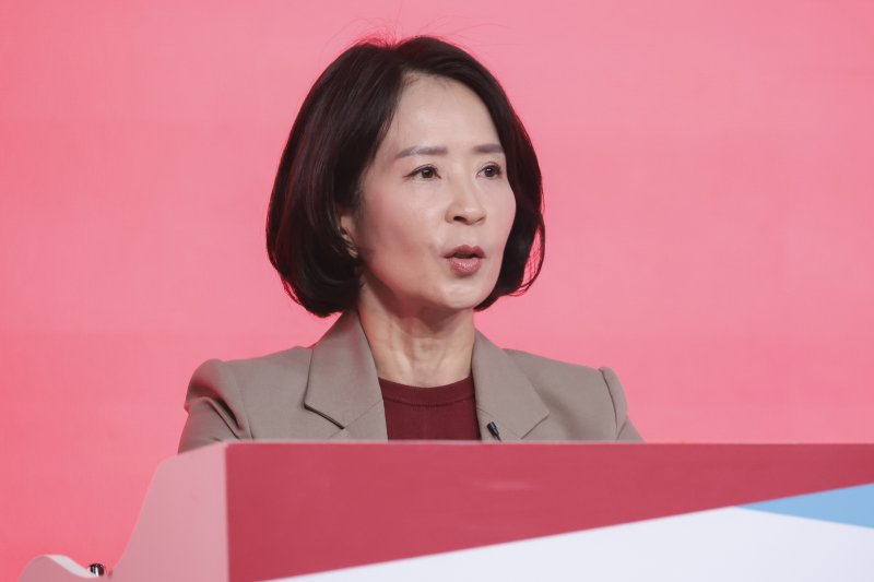 최수진 국민의힘 최고위원 후보가 18일 서울 강서구 마곡동 ASSA 아트홀에서 TV토론회를 하고 있다. (국민의힘 제공. 재판매 및 DB 금지) 2025.8.18/뉴스1