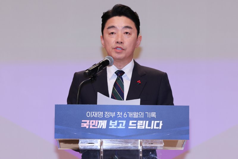 강훈식 대통령 비서실장이 7일 서울 용산 대통령실 청사에서 열린 '이재명 정부 출범 6개월 성과 간담회'에서 발언하고 있다. 2025.12.7/뉴스1 ⓒ News1 허경 기자