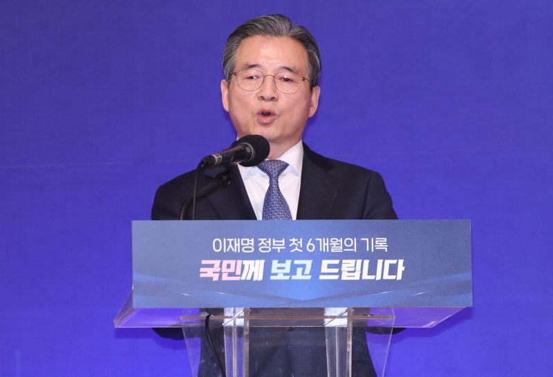 김용범 정책실장이 7일 서울 용산 대통령실 청사에서 열린 '이재명 정부 출범 6개월 성과 간담회'에서 발언하고 있다. 2025.12.7/뉴스1 ⓒ News1 허경 기자