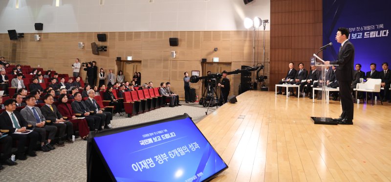 강훈식 대통령 비서실장이 7일 서울 용산 대통령실 청사에서 열린 '이재명 정부 출범 6개월 성과 간담회'에서 발언하고 있다. 2025.12.7/뉴스1 ⓒ News1 허경 기자