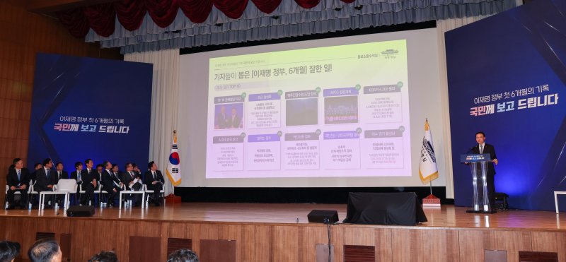 이규연 홍보소통수석이 7일 서울 용산 대통령실 청사에서 열린 '이재명 정부 출범 6개월 성과 간담회'에서 발언하고 있다. 2025.12.7/뉴스1 ⓒ News1 허경 기자