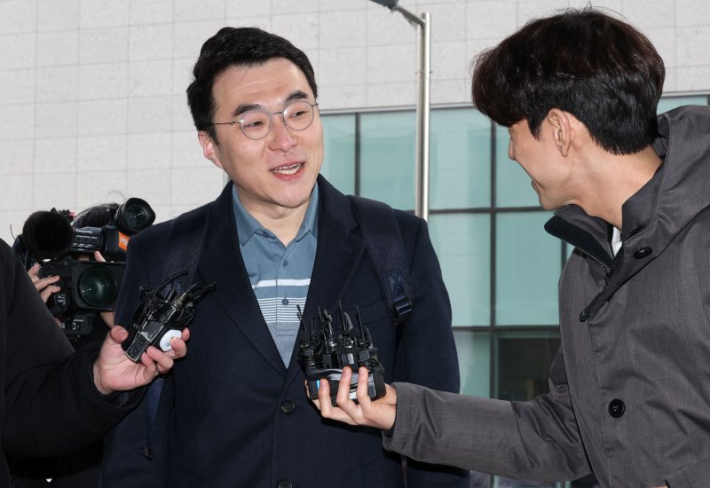 김남국 전 더불어민주당 의원이 지난 2월10일 오후 서울 양천구 서울남부지방법원에서 열린 ‘허위 재산 신고' 관련 1심 선고에 출석하고 있다. 국회의원 시절 99억 원에 달하는 가상자산 보유 사실을 숨기려 허위로 재산을 신고한 혐의로 법정에 선 김 전 의원은 이번 1심에서 무죄를 선고 받았다. 2025.12.07/뉴스1 ⓒ News1 박세연 기자