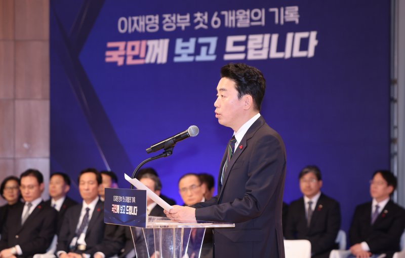 강훈식 대통령 비서실장이 7일 서울 용산 대통령실 청사에서 열린 '이재명 정부 출범 6개월 성과 간담회'에서 발언하고 있다. 2025.12.7/뉴스1 ⓒ News1 허경 기자