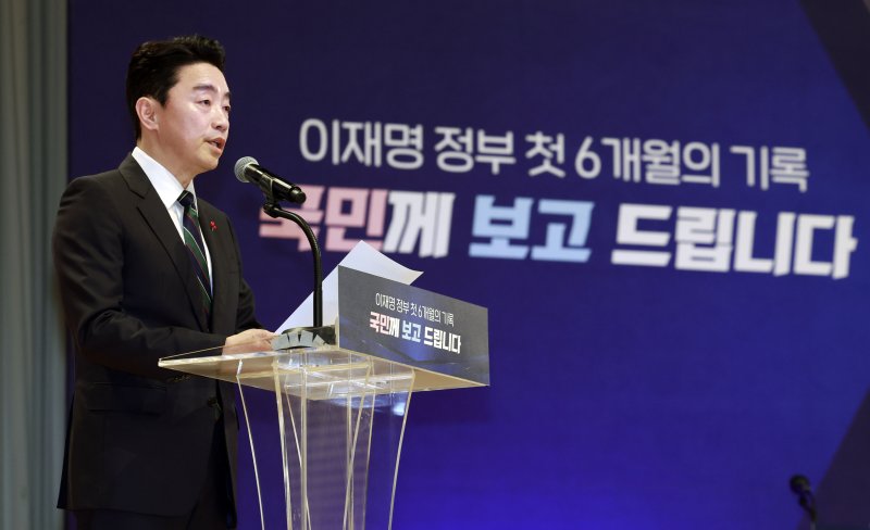 [서울=뉴시스] 최동준 기자 = 강훈식 비서실장이 7일 서울 용산 대통령실 청사에서 열린 3실장 및 수석비서관 '대통령실 6개월 성과 간담회'에서 발언하고 있다. 2025.12.07. photocdj@newsis.com