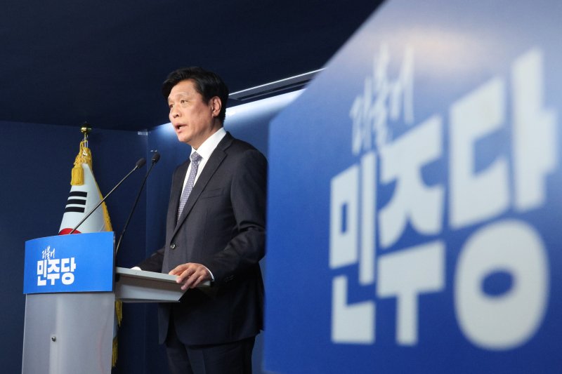 조승래 더불어민주당 사무총장이 7일 서울 여의도 중앙당사에서 기자간담회를 하고 있다. 조 사무총장은 내란전담재판부 설치와 필리버스터(무제한 토론) 등과 관련한 입법 과정에서 부족한 부분이 있다면 보완에 나서겠다고 밝혔다. 2025.12.7/뉴스1 ⓒ News1 신웅수 기자