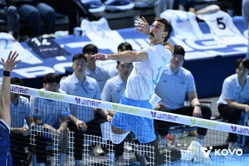 날아오른 러셀 (출처=연합뉴스)