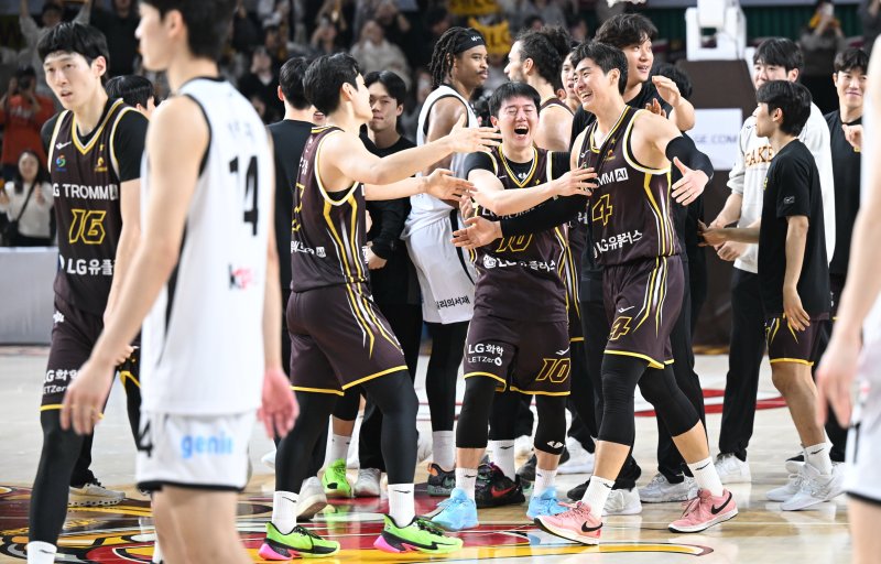 17점 차 열세를 뒤집고 승리한 창원 LG. (KBL 제공)