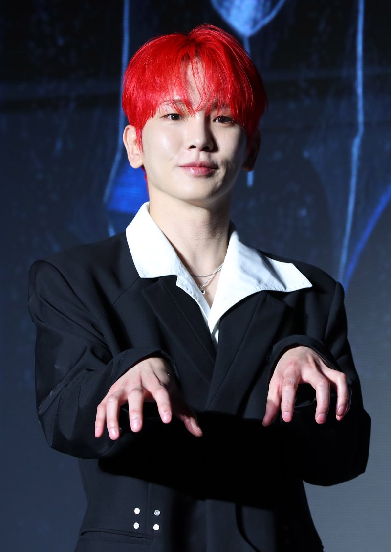 [서울=뉴시스] 김혜진 기자 = 그룹 샤이니 키가 11일 오후 서울 광진구 풀만 앰배서더 서울 이스트폴에서 열린 세 번째 정규앨범 'HUNTER(헌터)' 발매 기념 기자간담회에서 포즈를 취하고 있다. 2025.08.11. jini@newsis.com