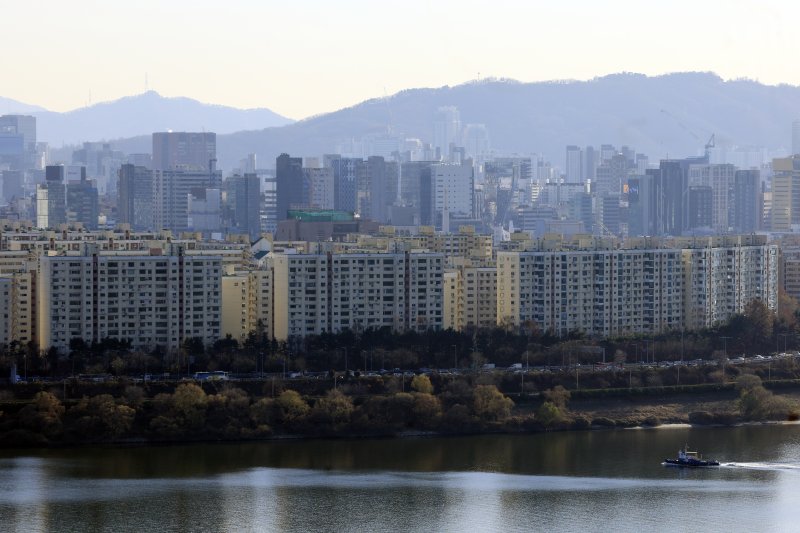 서울 성동구 응봉산에서 강남권 아파트 단지 등이 보이고 있다. ⓒ News1 박정호 기자