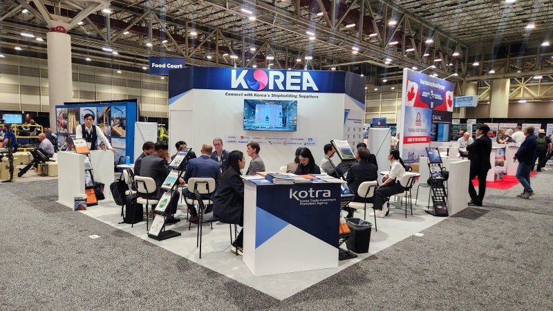 [서울=뉴시스] 지난 3일~4일 미국 뉴올리언스에서 열린 2025 미국 국제 워크보트쇼 연계 수출상담회에서 참가 국내기업과 현지 바이어가 수출 상담을 진행하고 있다. (사진=코트라 제공) 2025.12.8. photo@newsis.com *재판매 및 DB 금지