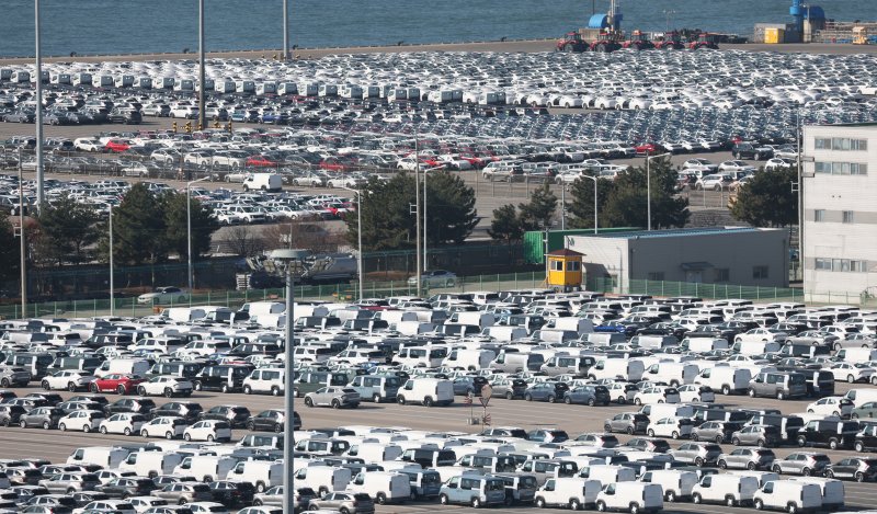 4일 경기 평택시 포승읍 평택항에 수출용 차량이 세워져 있다. 2025.12.4/뉴스1 ⓒ News1 김영운 기자