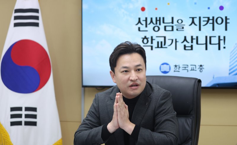 강주호 한국교원단체총연합회장이 4일 서울 서초구 한국교총회관에서 뉴스1과 인터뷰를 하고 있다. ⓒ News1 김명섭 기자