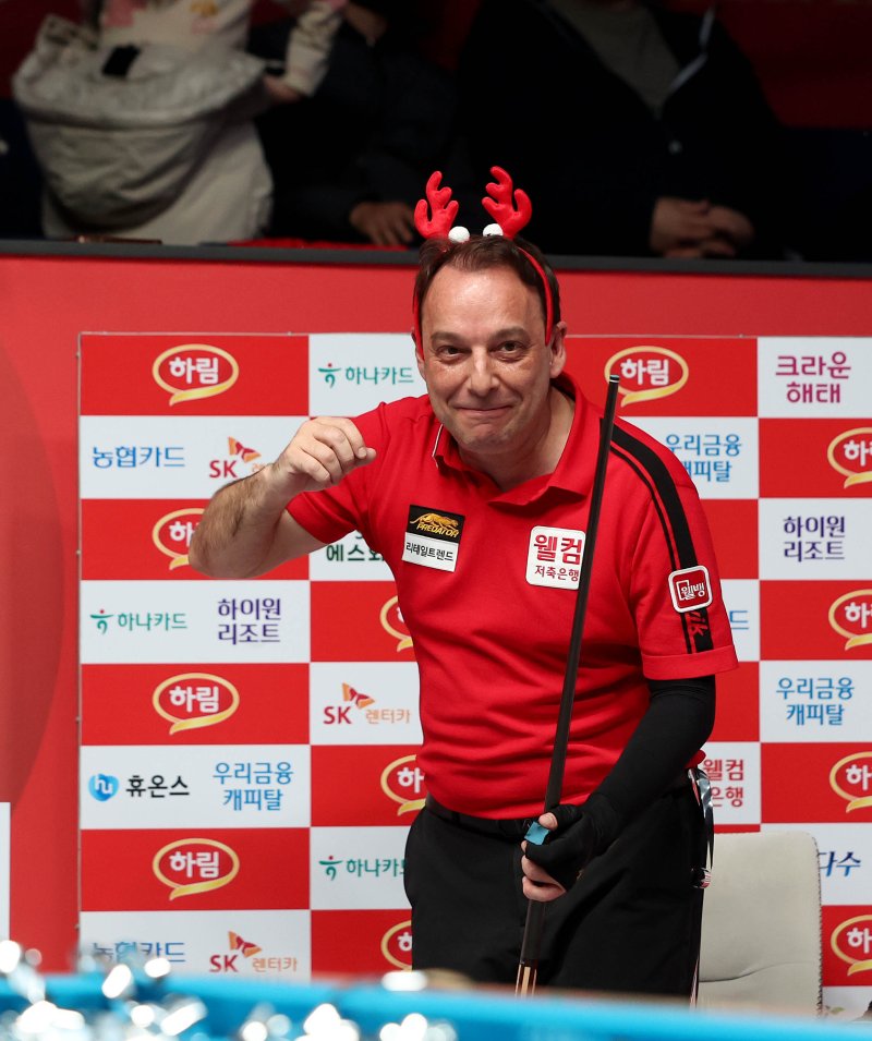 [서울=뉴시스] 프로당구 2025~2026시즌 8차 투어 '하림 PBA-LPBA 챔피언십'에서 우승한 산체스. (사진 = PBA 제공) *재판매 및 DB 금지