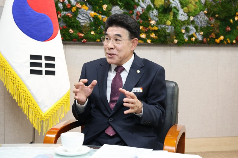 이응우 계룡시장 인터뷰 모습. /뉴스1