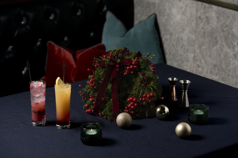 [서울=뉴시스] 시그니엘 부산, 크리스마스 생화 리스 만들기 클래스 진행.(사진=롯데호텔앤리조트 제공) *재판매 및 DB 금지