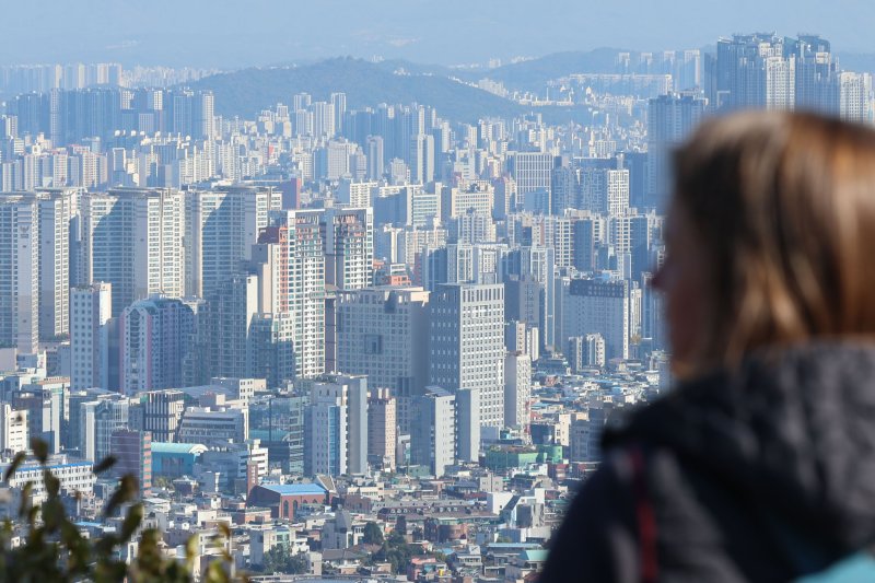 [서울=뉴시스] 권창회 기자 = 서울 남산타워에서 바라본 시내 아파트단지 모습. 2025.11.03. kch0523@newsis.com