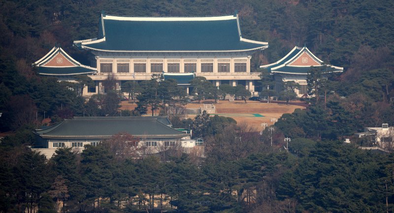 [서울=뉴시스] 추상철 기자 = 용산 대통령실의 청와대 이전이 임박한 7일 오전 서울 종로구 청와대가 보이고 있다. 2025.12.07. scchoo@newsis.com