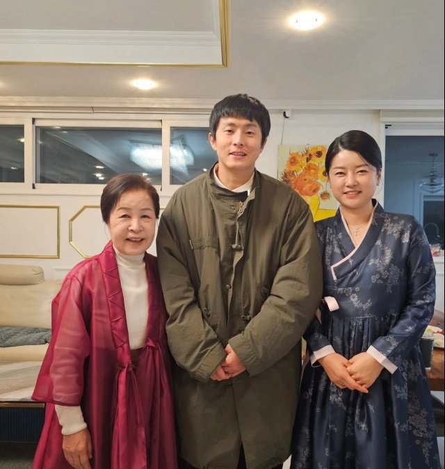 [서울=뉴시스]방송인 기안84가 무속인으로부터 내년 운세와 관련해 조언을 들었다. 2025.12.08. (사진 = 기안84 인스타그램 캡처) photo@newsis.com *재판매 및 DB 금지