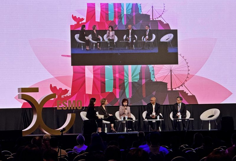 [서울=뉴시스] ESMO Asia Congress 2025에서 VRN11 임상1상 데이터를 발표하는 안명주 교수 (사진=보로노이 제공) 2025.12.08. photo@newsis.com *재판매 및 DB 금지