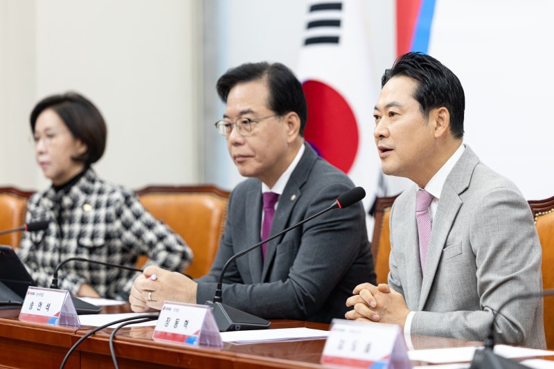 장동혁 국민의힘 대표가 5일 서울 여의도 국회에서 열린 '혼용무도' 이재명정권 6개월 국정평가 회의에서 모두발언하고 있다. 2025.12.5/뉴스1 ⓒ News1 이승배 기자