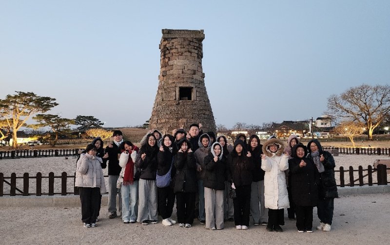 [안동=뉴시스] 경주 문화체험에 나선 우즈베키스탄 고려인 학생들. (사진=경북교육청 제공) 2025.12.08. photo@newsis.com *재판매 및 DB 금지