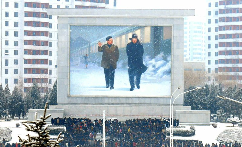 (평양 노동신문=뉴스1) = 평양에 마련된 김일성 주석과 김정일 전 국방위원장의 벽화. [국내에서만 사용가능. 재배포 금지. DB 금지. For Use Only in the Republic of Korea. Redistribution Prohibited] rodongphoto@news1.kr