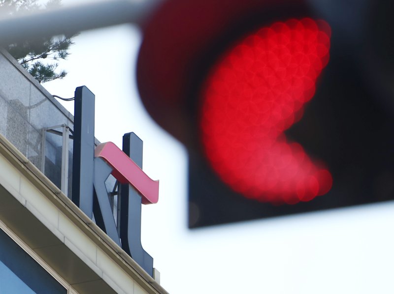 인증서 유출 의혹이 있는 '원격상담시스템' 서버가 구축돼 있던 곳이자 IT 서비스 자회사인 KT DS가 입주한 방배 사옥 모습. 2025.11.19/뉴스1 ⓒ News1 김민지 기자